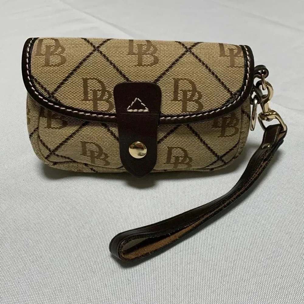 DOONEY & BOURKE Wristlet, excellent condition.
